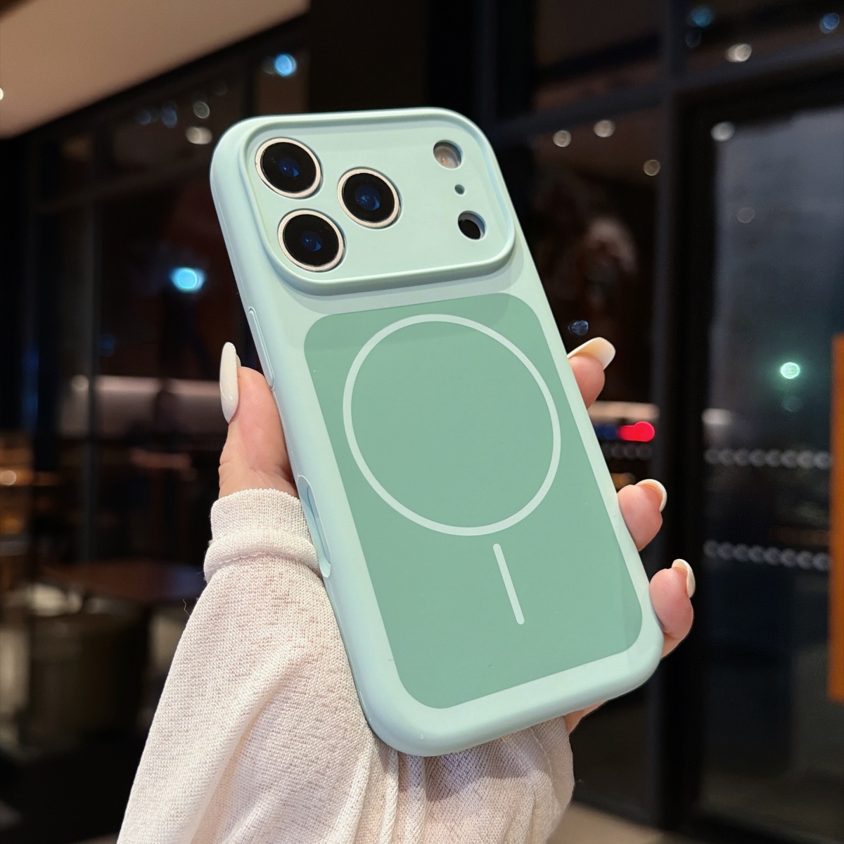 iPhone 16 Plus、13、14、15、16、17、 - Liquid Silicone Magnetic Phone Case のレビューと価格